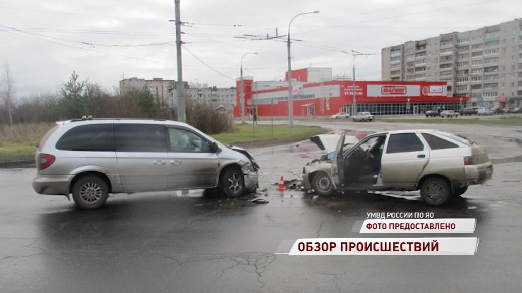 В Рыбинске не смогли разъехаться два авто: водитель «Жигулей» в больнице