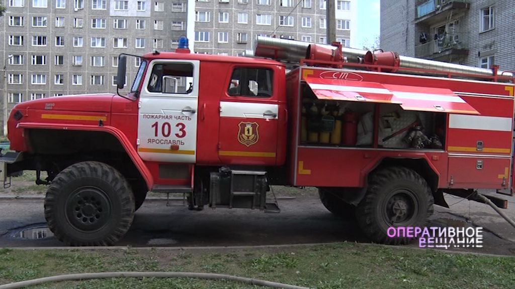 Заволгой загорелся диван в пустой квартире