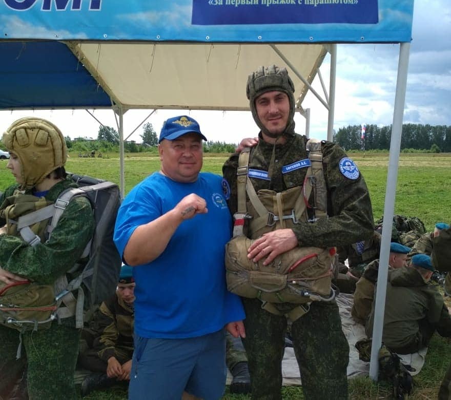 Председатель муниципалитета Ярославля первый раз прыгнул с парашютом