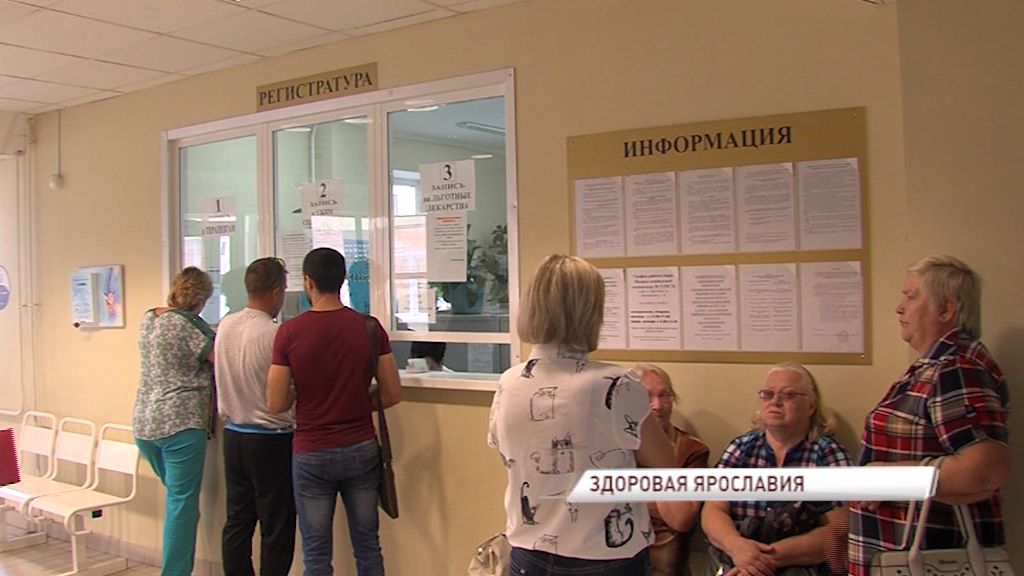 Мобильная бригада врачей провела бесплатное обследование пациентов в Ростовском районе