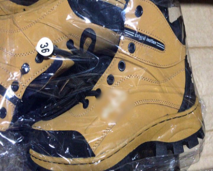 Откровенная подделка под бренд: ярославские таможенники изъяли около тысячи коробок с обувью