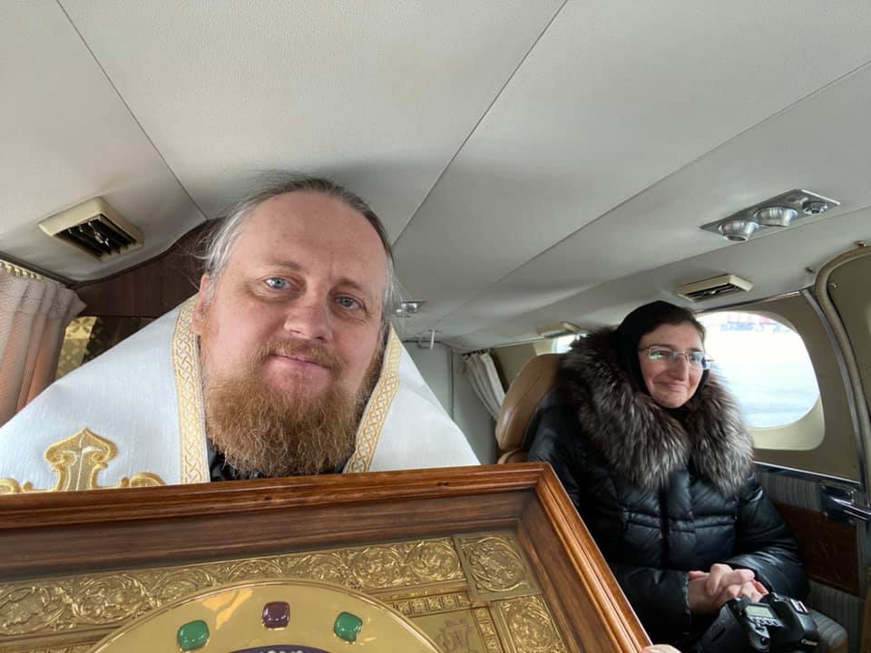 Ярославские епископы облетели область с чудотворной иконой