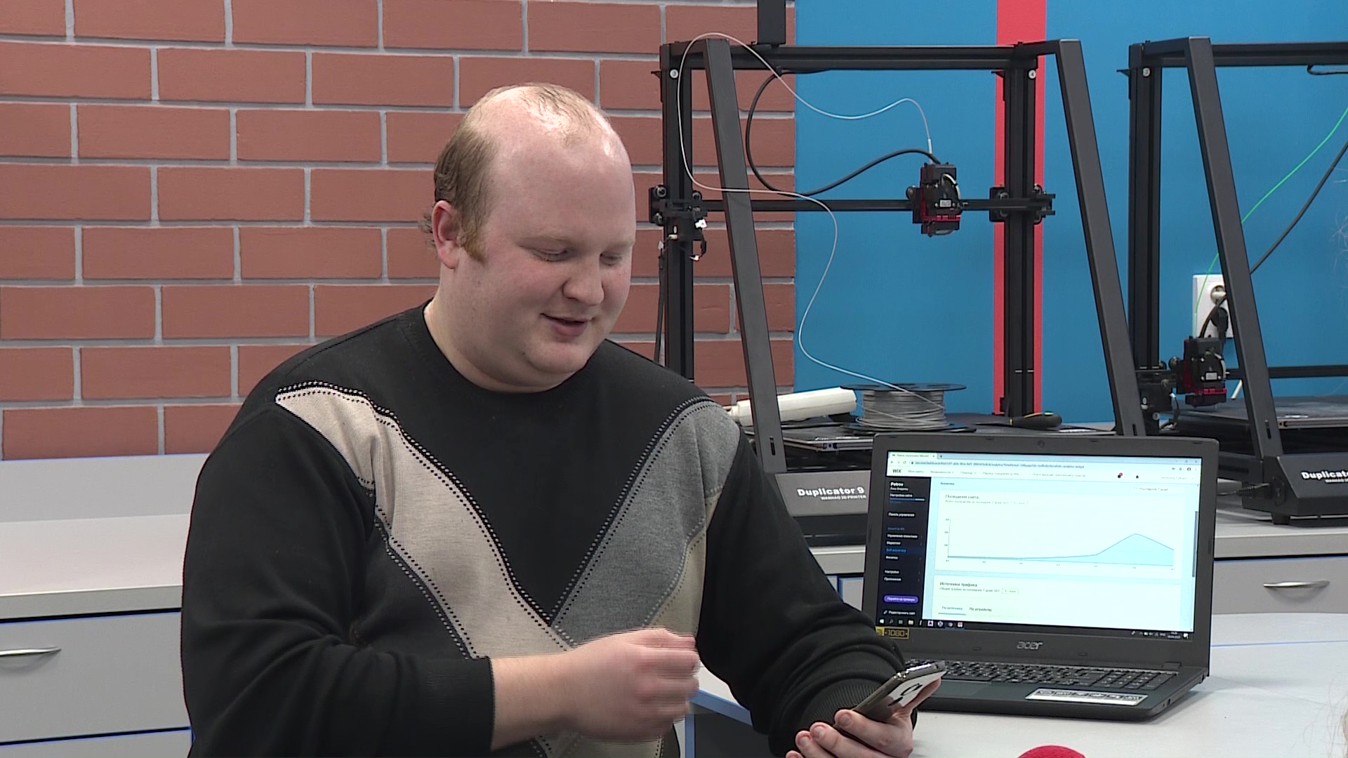 Родители держатся, как могут: как справиться с дистанционным обучением детей-школьников