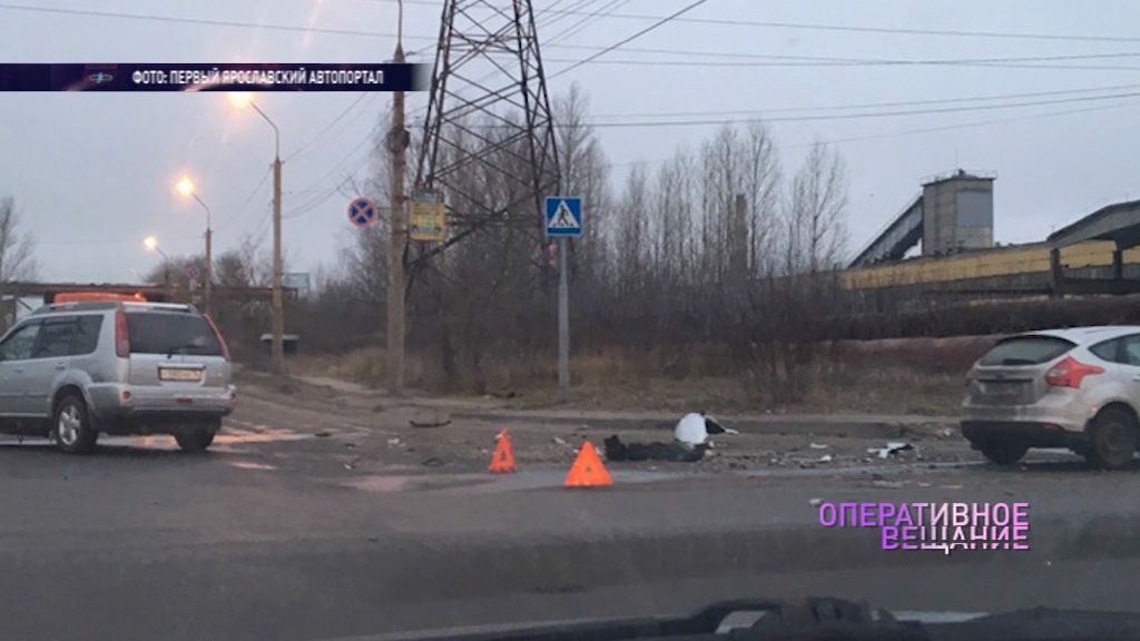 Осколки разлетелись по всему перекрестку: на Промышленной улице столкнулись две иномарки