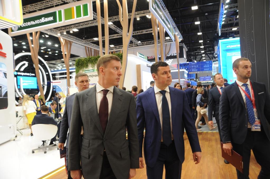 Дмитрий Миронов на ПМЭФ-2019 с руководством крупнейшей компанией обсудили перспективы развития и повышение прозрачности пивоваренного рынка