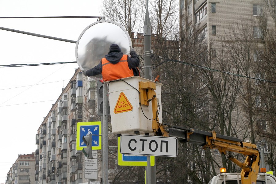 На аварийном перекрестке в Рыбинске установили зеркала