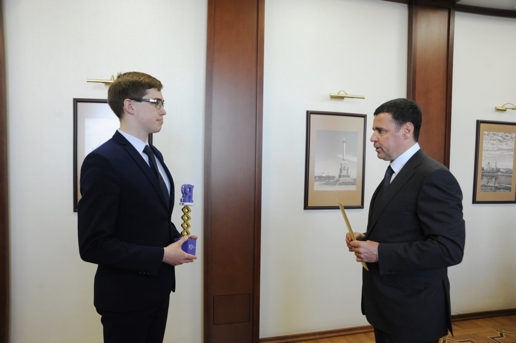 Дмитрий Миронов поздравил победителя всероссийской олимпиады «Я – профессионал»