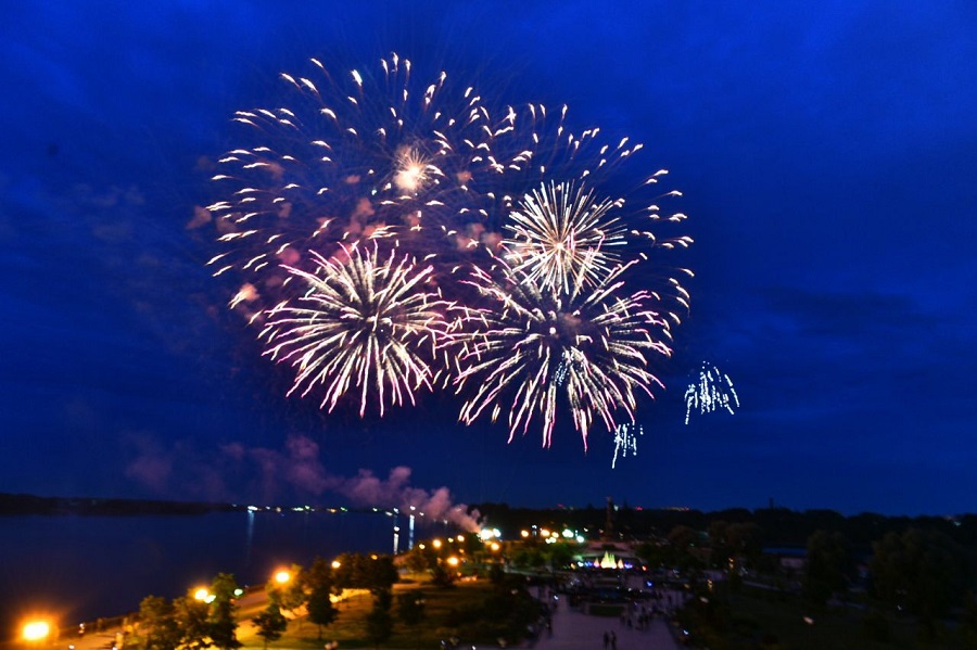 Концерт, флешмоб и салют: в Ярославле отметили присвоение звания «Город трудовой доблести»