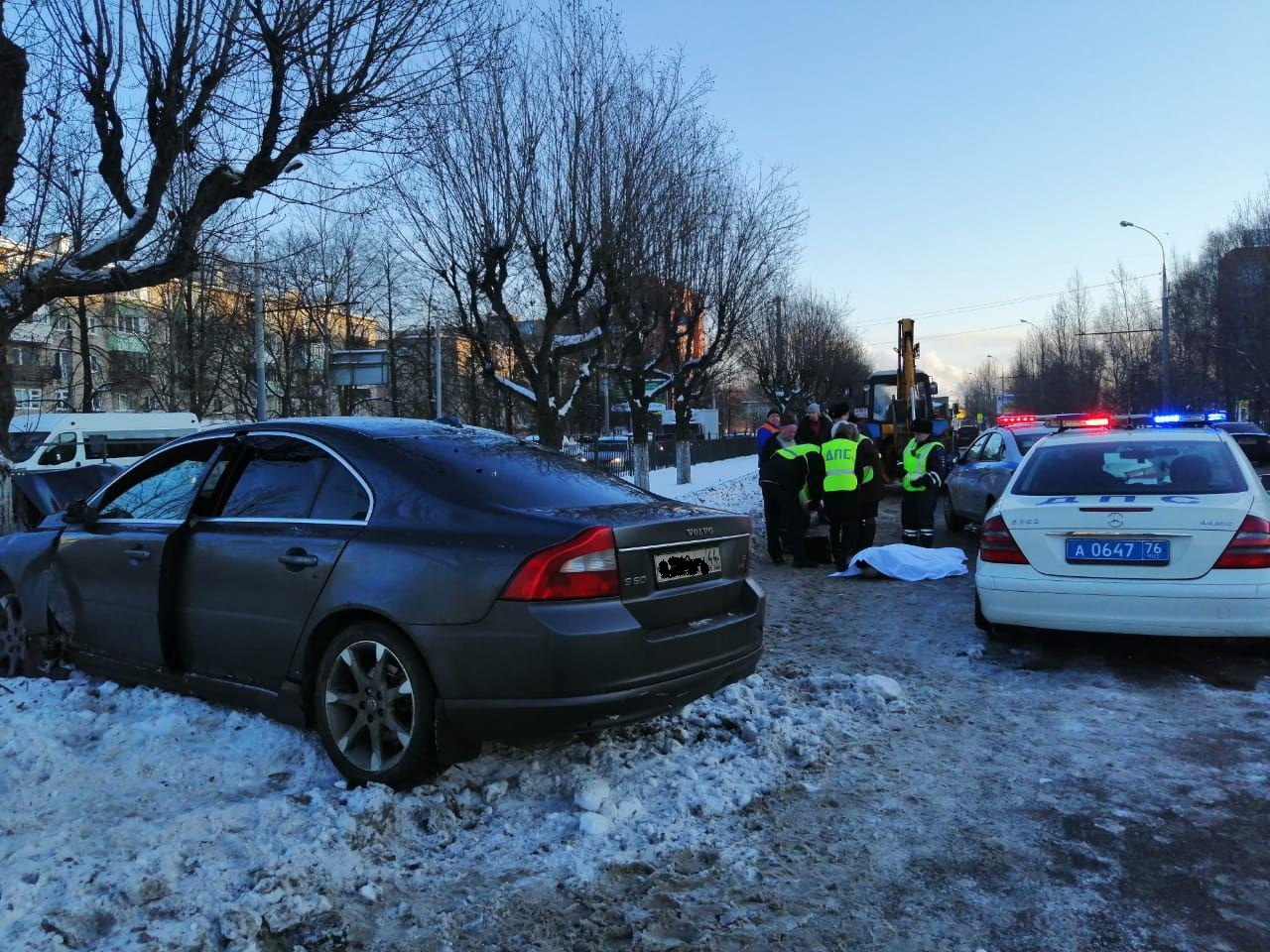 Водитель насмерть сбил мужчину на переходе на Ленинградском проспекте