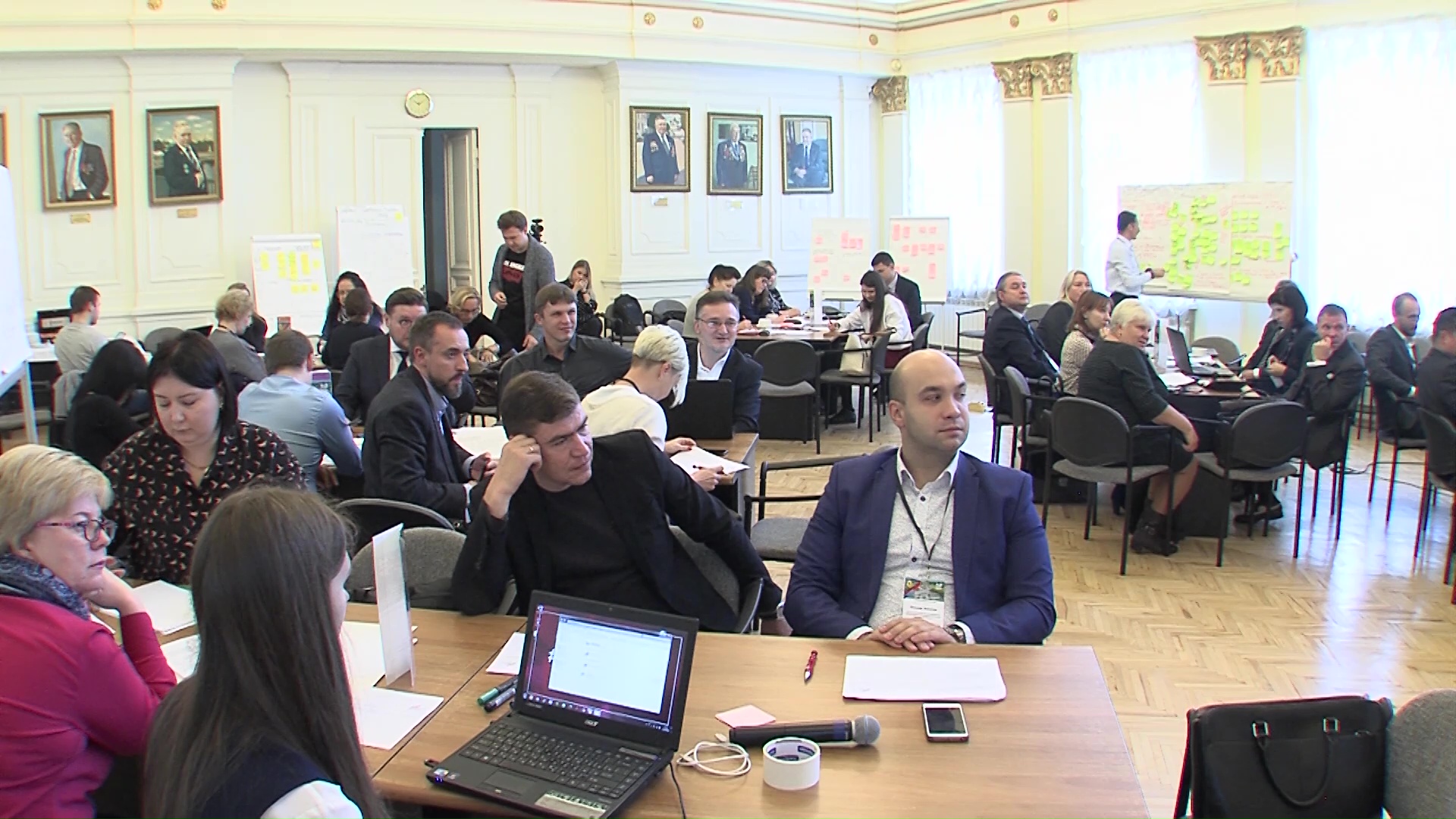 Чиновники и предприниматели области искали общий язык на специальных стратегических сессиях