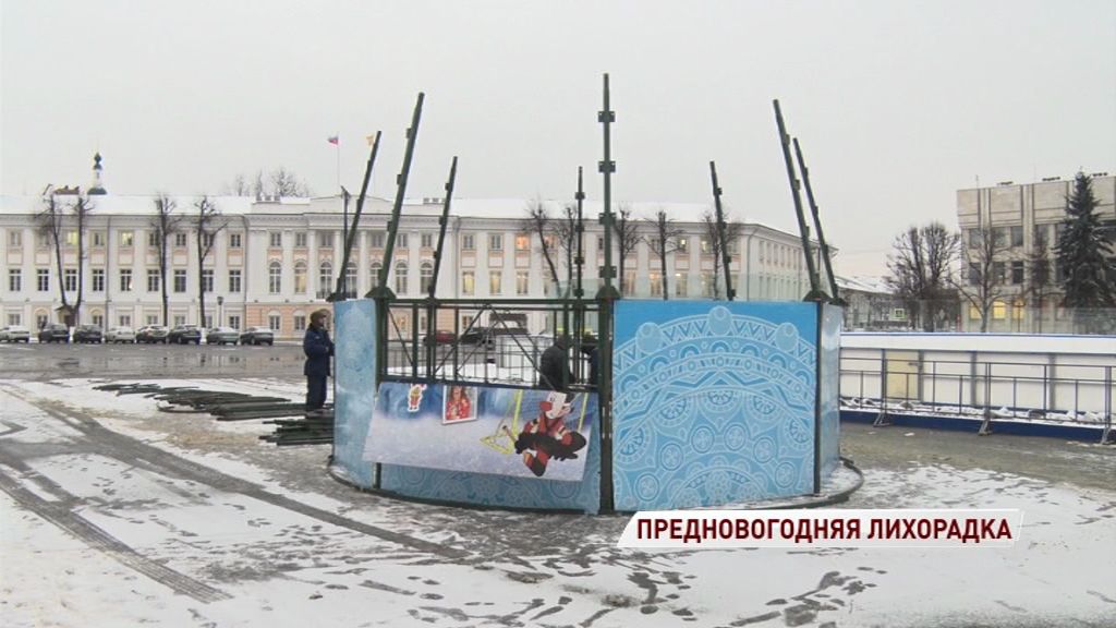 На Советской площади начался монтаж главной новогодней елки области