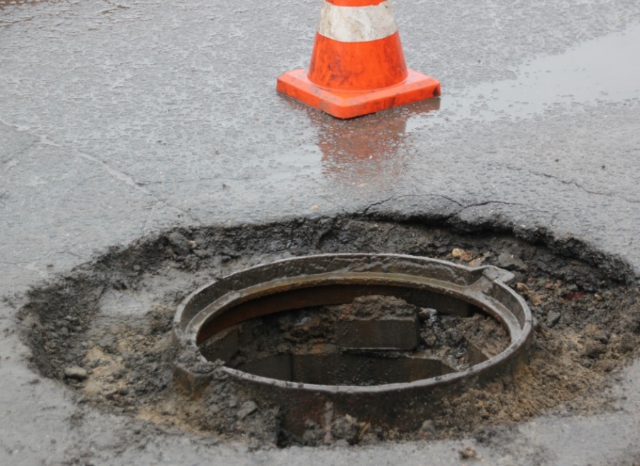 В Рыбинске каждый день пропадает по полтора десятка крышек от канализационных люков