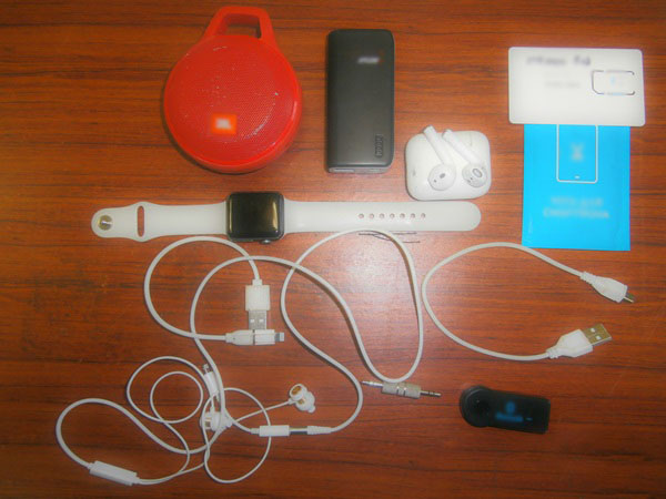 В Угличскую колонию пытались передать смарт-часы, портативную колонку и беспроводные наушники