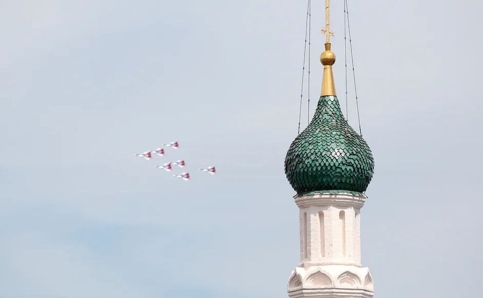 Над Ярославлем в четверг пролетели «Стрижи»