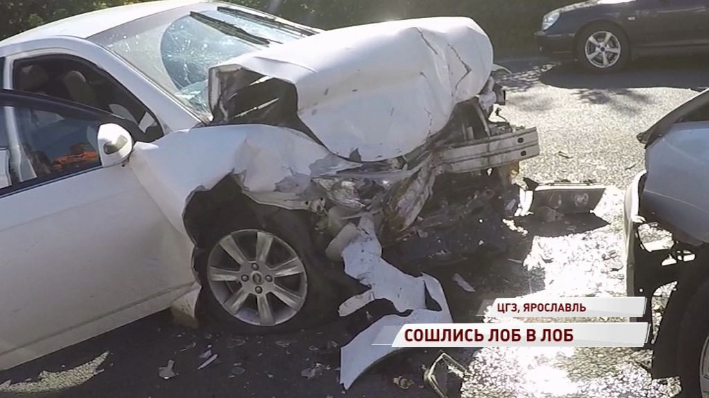 На Республиканском проезде лоб в лоб столкнулись два авто: есть пострадавшие