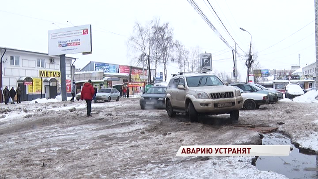 Коммунальную аварию на Вспольинском поле устранят к концу недели