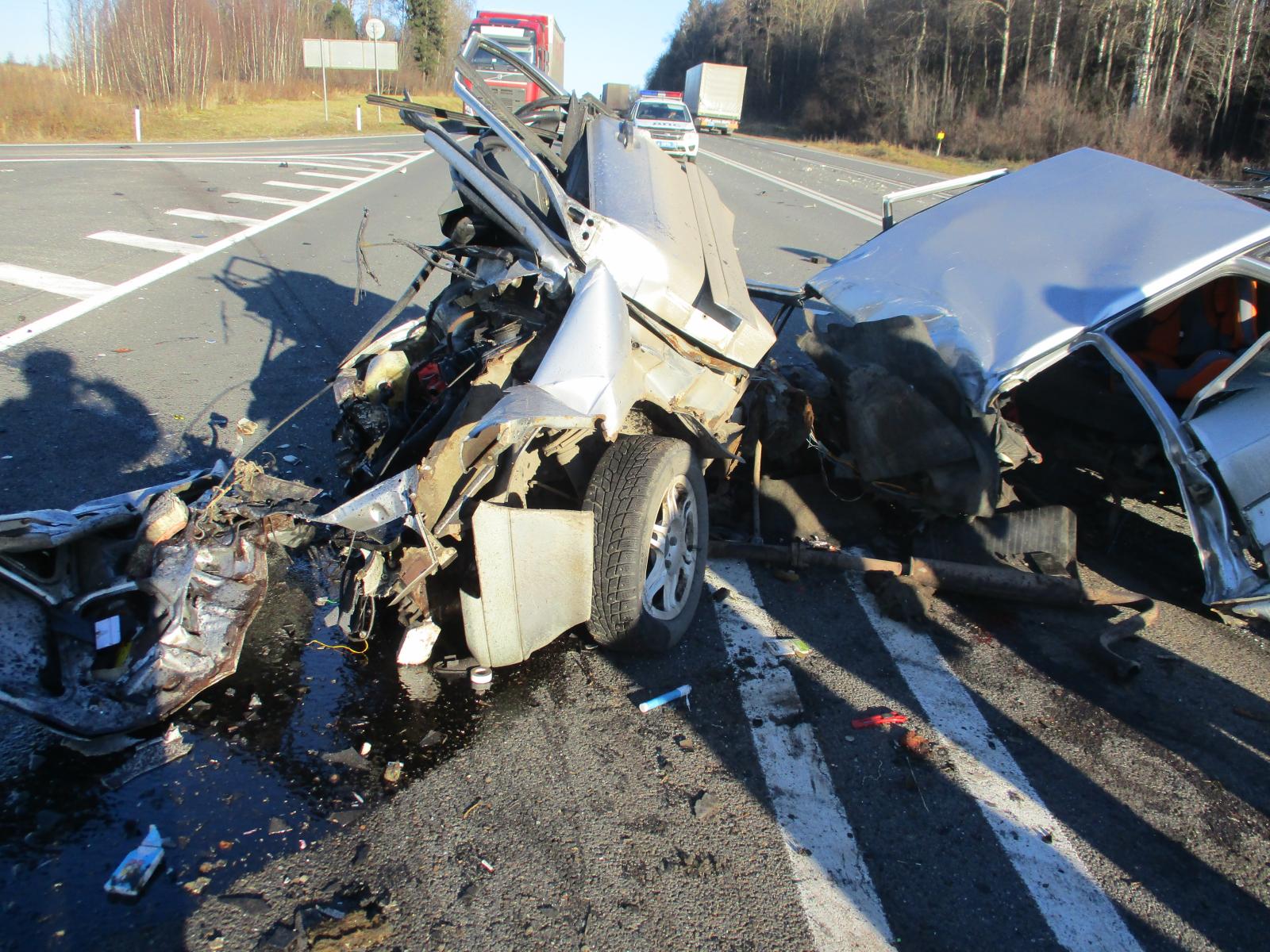 «Пятнашку» разорвало на куски после столкновения с грузовиком