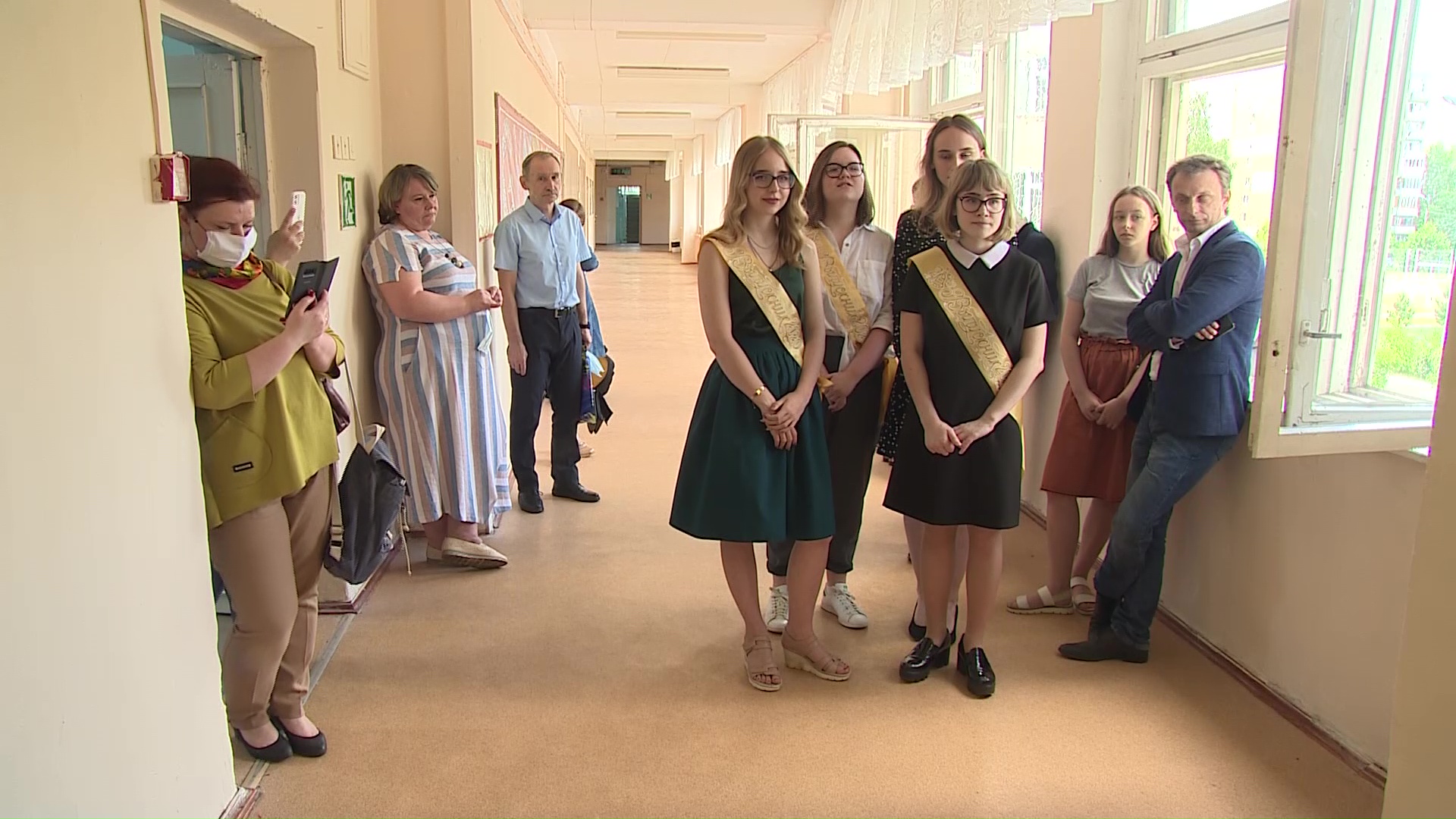 В режиме ограничений: школьники Ярославской области получают аттестаты