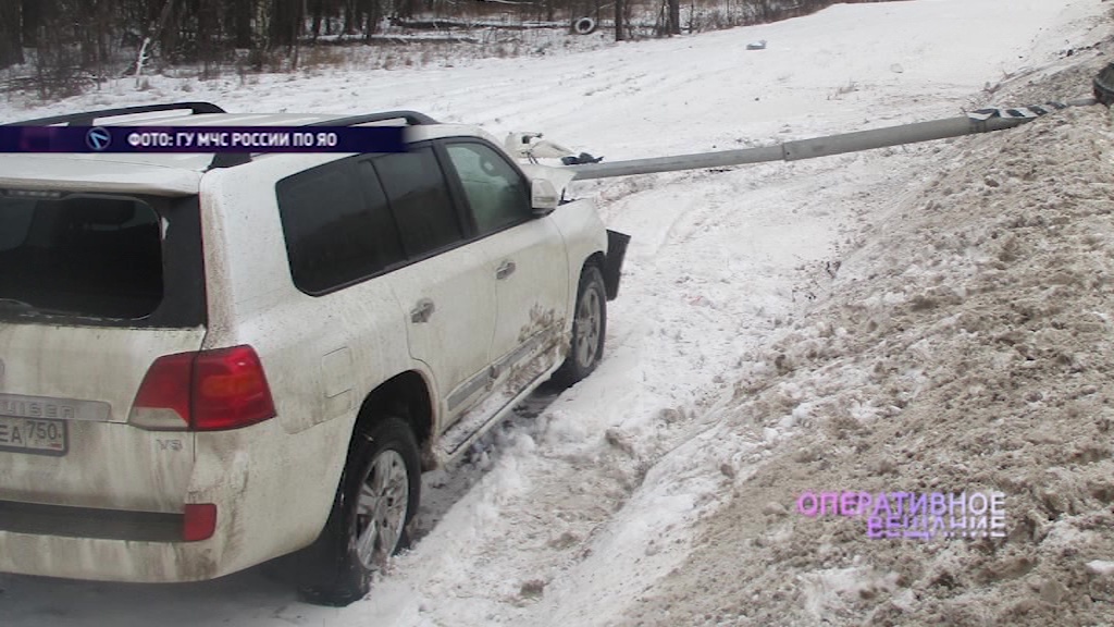 Под Переславлем внедорожник вылетел с дороги