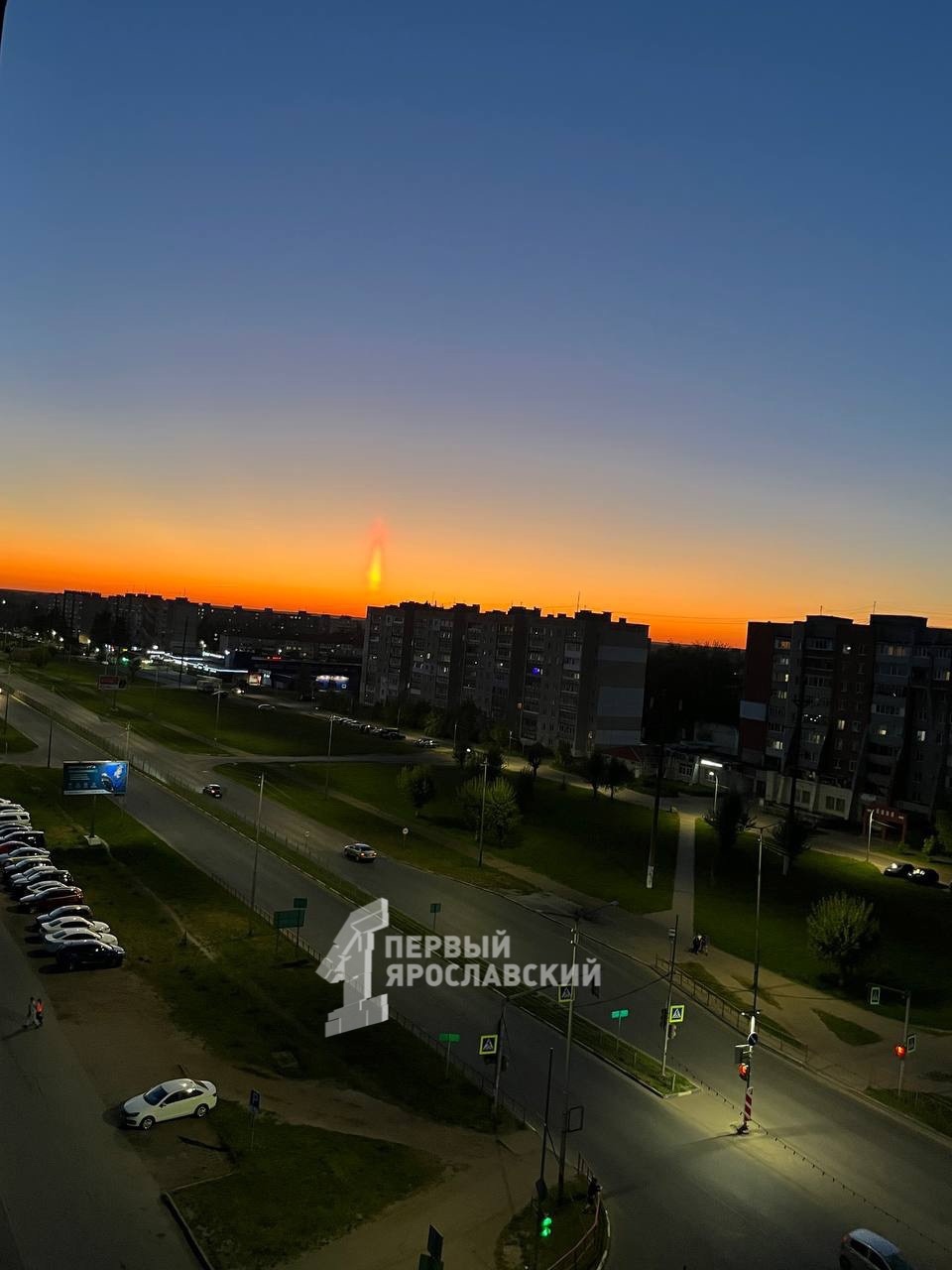 Ярославцы поделились фотографиями необычного светового столба