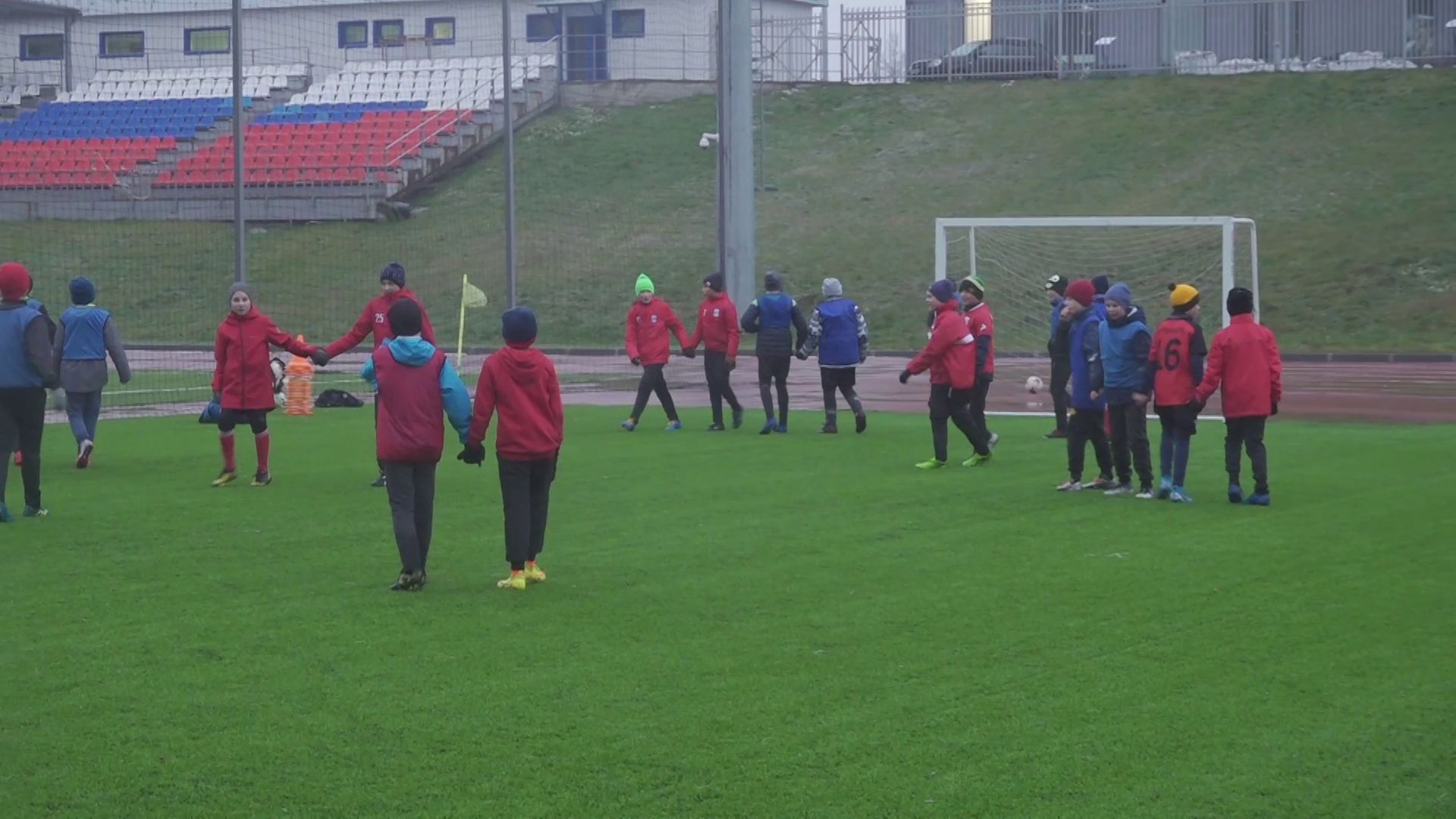 Новые поля с искусственным газоном получила спортивная школа Ярославля