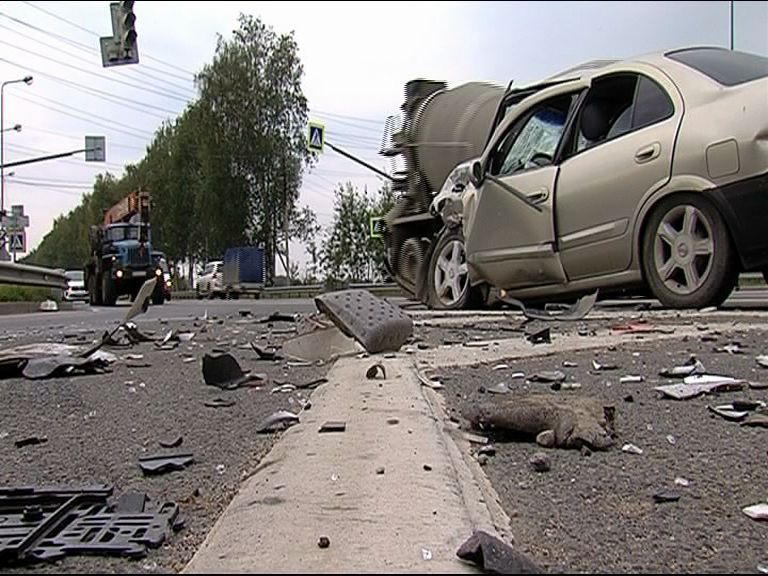 На развязке Юбилейного моста столкнулись две иномарки