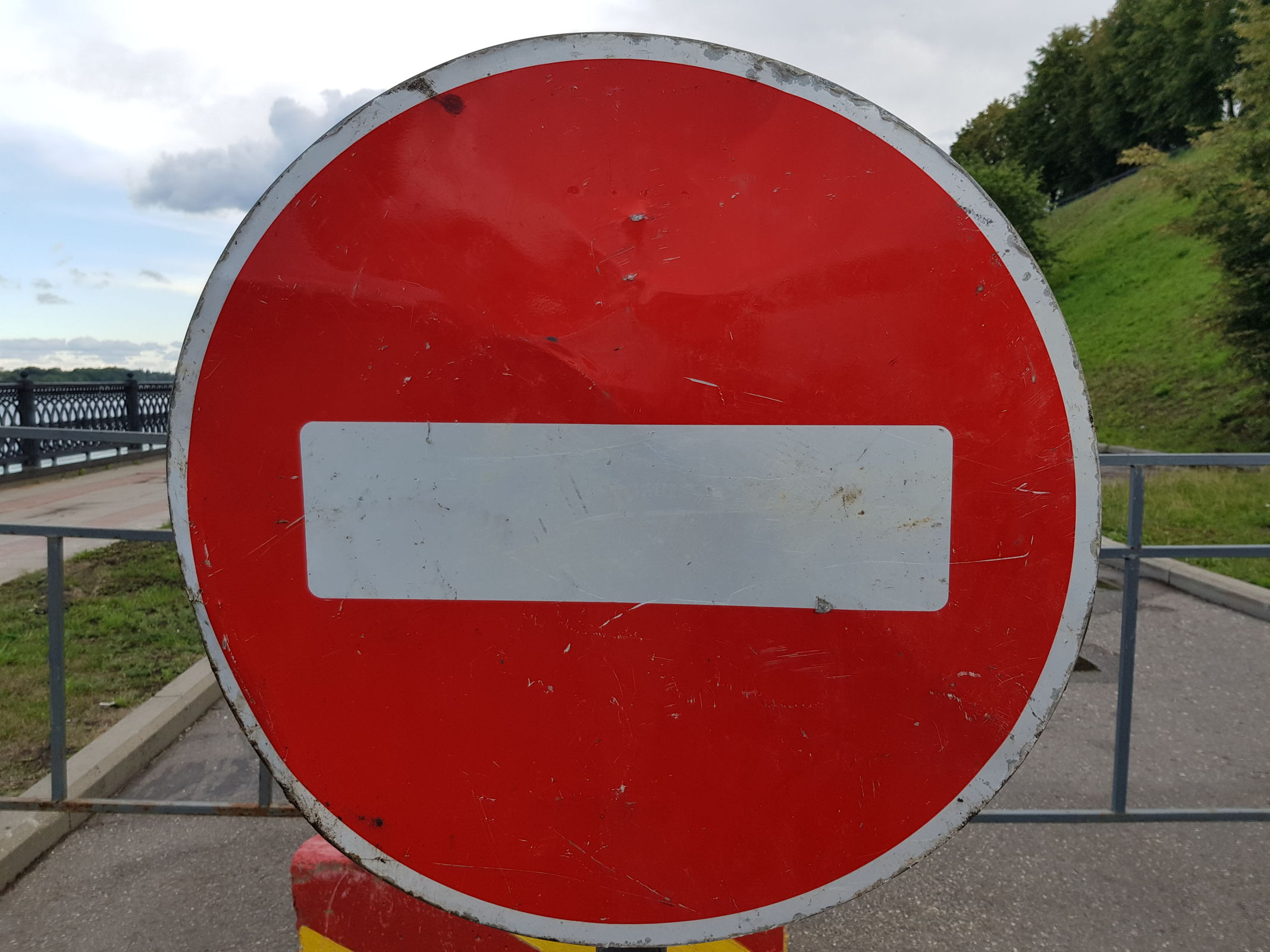 В Рыбинске закроют проезд по дамбе-шлюзу