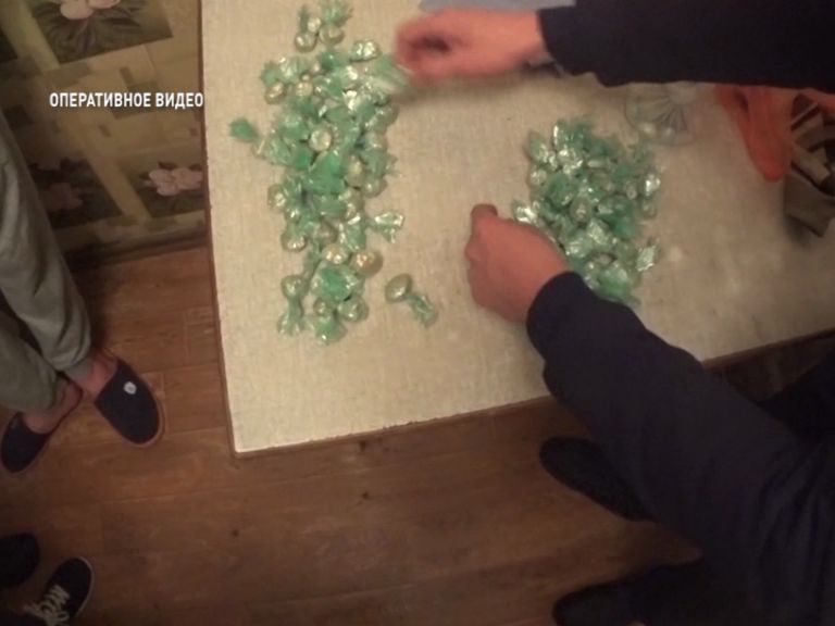 Парочка наркоторговцев попыталась "сбыть" крупную партию наркотиков в Ленинском районе