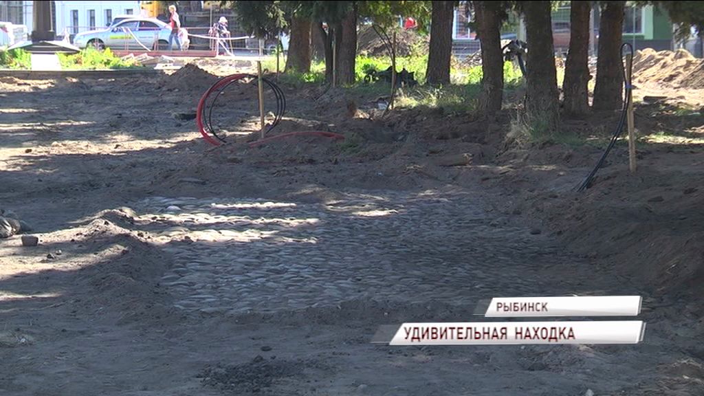 В Рыбинске обнаружили фрагмент старинной булыжной мостовой