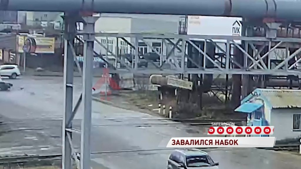 ВИДЕО: На Промышленном шоссе перевернулась «Газель»
