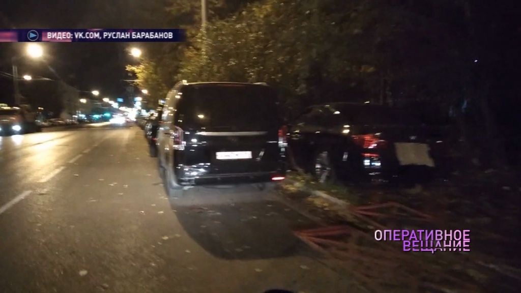 В Ярославле иномарка проломила ограждение и вылетела на газон