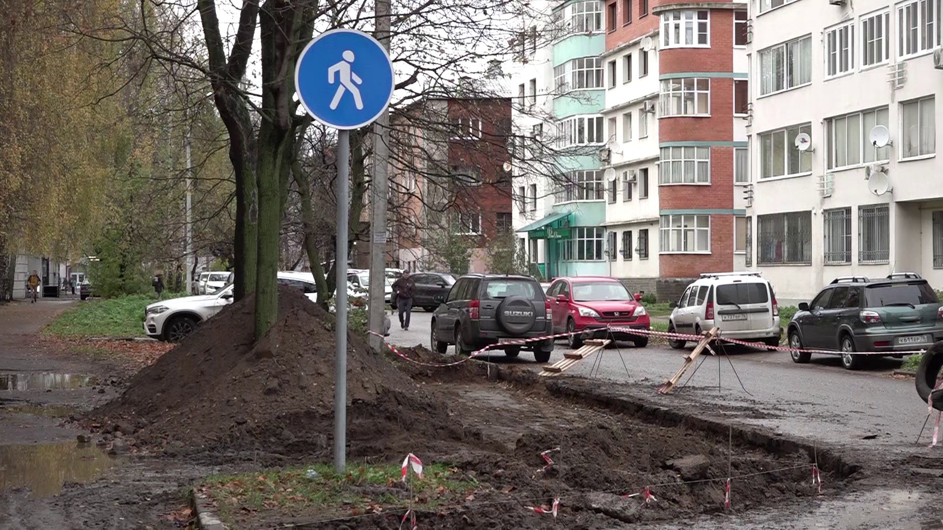 В Ярославле вместо кленов делают парковку