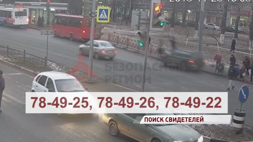 На Московском проспекте «Рав 4» сбила четырех пешеходов: полиция ищет свидетелей