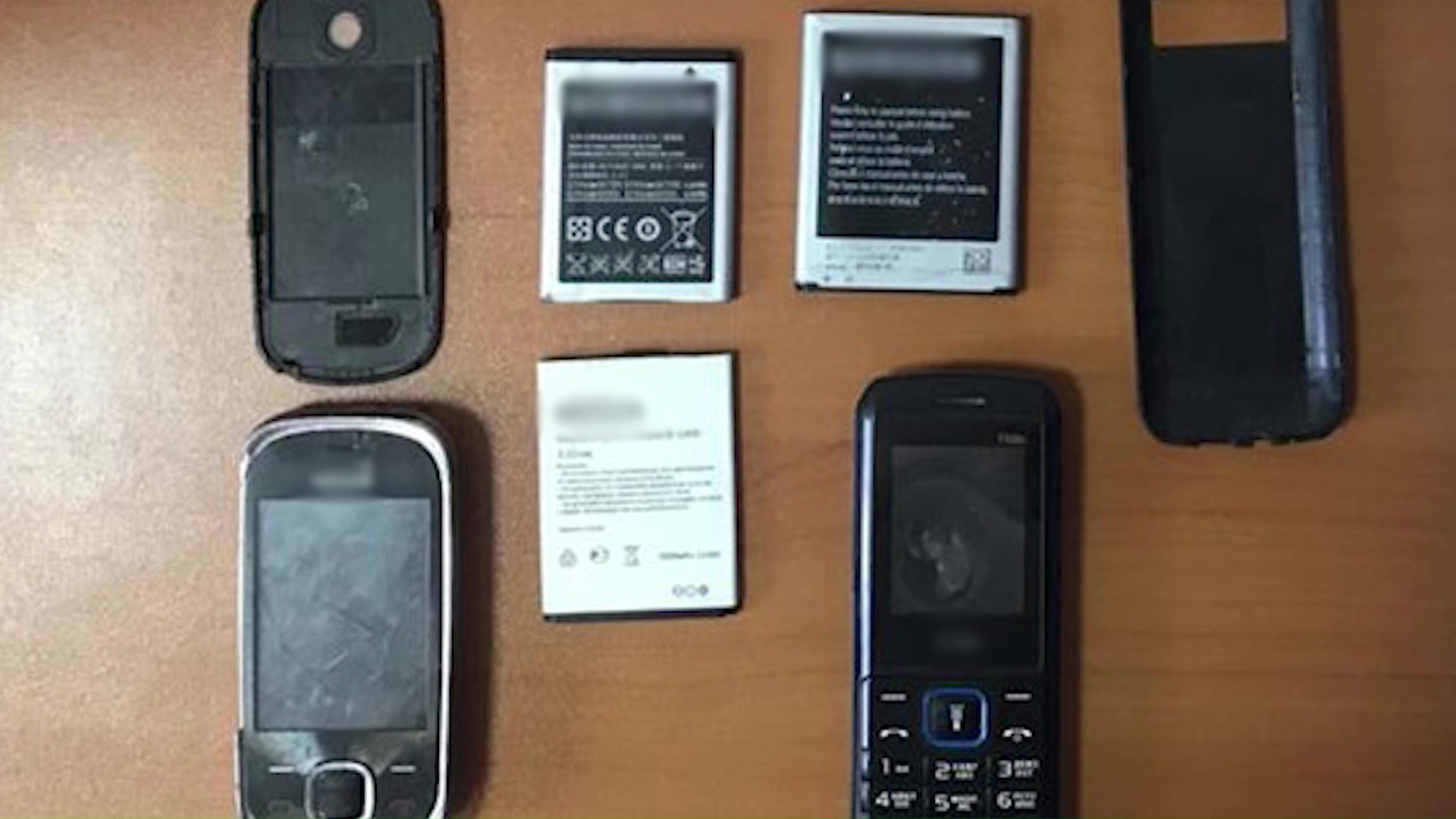 В Ярославле поймали двух «почтальонов», пытавшихся передать в колонию телефоны и дрожжи