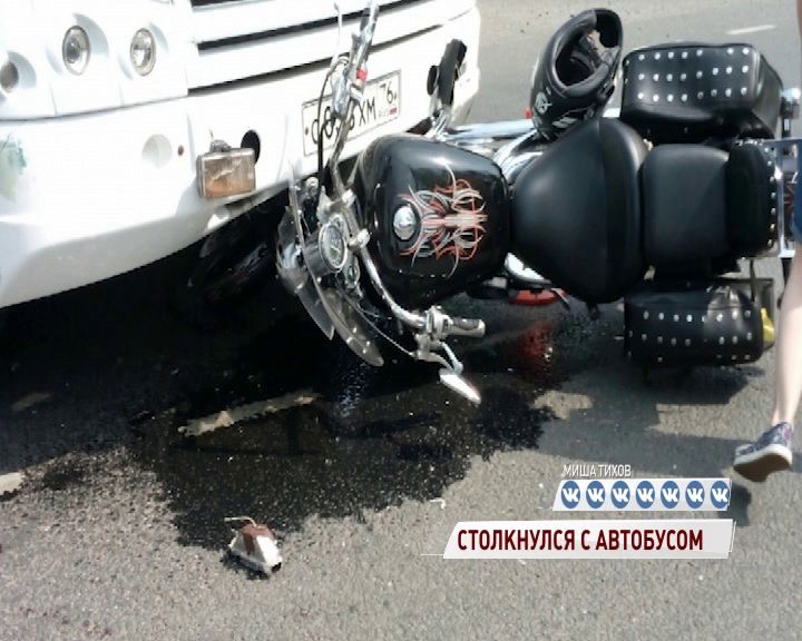 Мотоциклист влетел под маршрутку