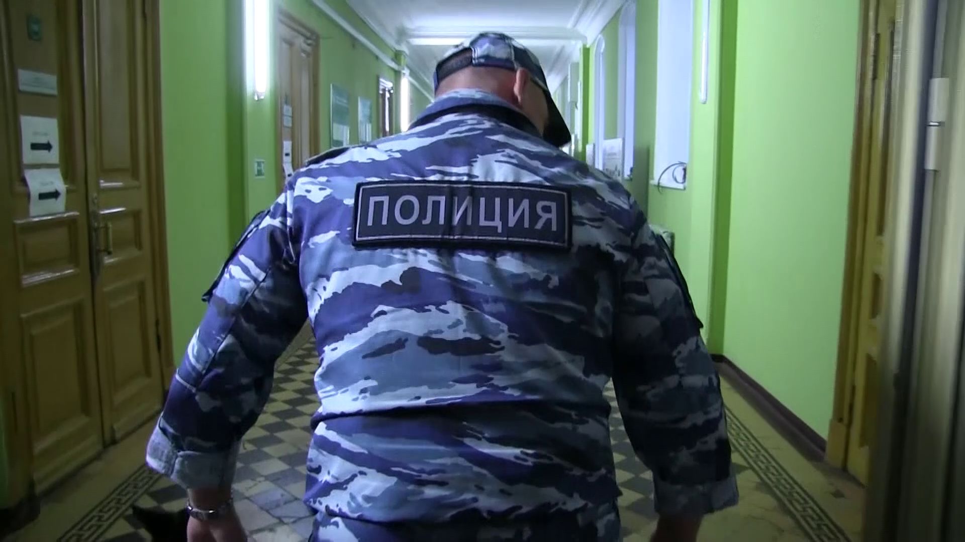 Полиция проверила избирательные участки перед их открытием