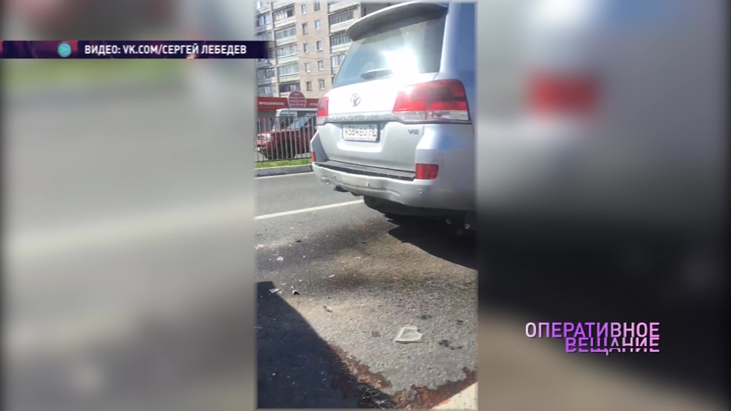 Столкнулись «паровозиком»: очевидцы запечатлели тройное ДТП на Авиаторов