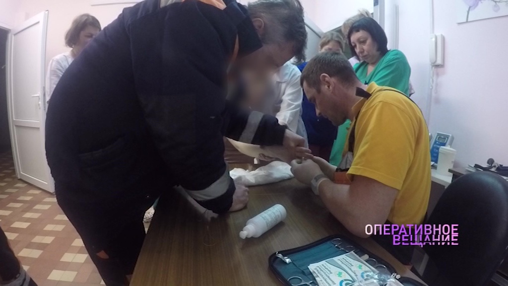 Беременной девушке потребовалась помощь спасателей, чтобы снять кольцо