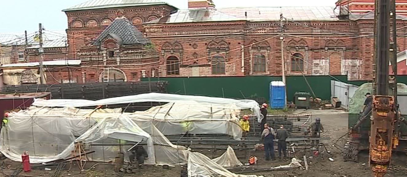 Стройка не идет: власти прокомментировали ситуацию с кинотеатром на Депутатской