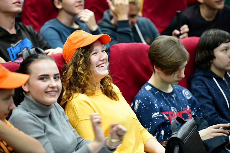 В День студента в Ярославле для учащихся организуют бесплатный проезд и скидки в кафе