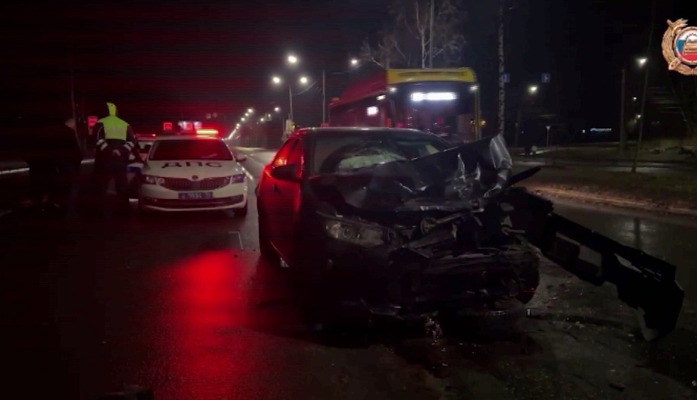 Протащило по асфальту: в Ярославле в результате страшного ДТП погиб 22-летний глава семейства