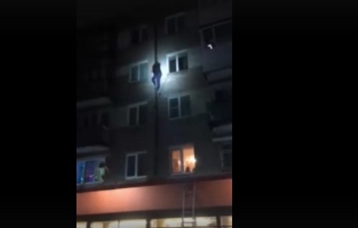 То ли герой-любовник, то ли человек-паук: в Ярославле со стены дома сняли мужчину