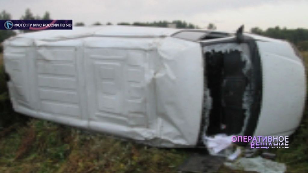 Микроавтобус вылетел в кювет: есть пострадавшие