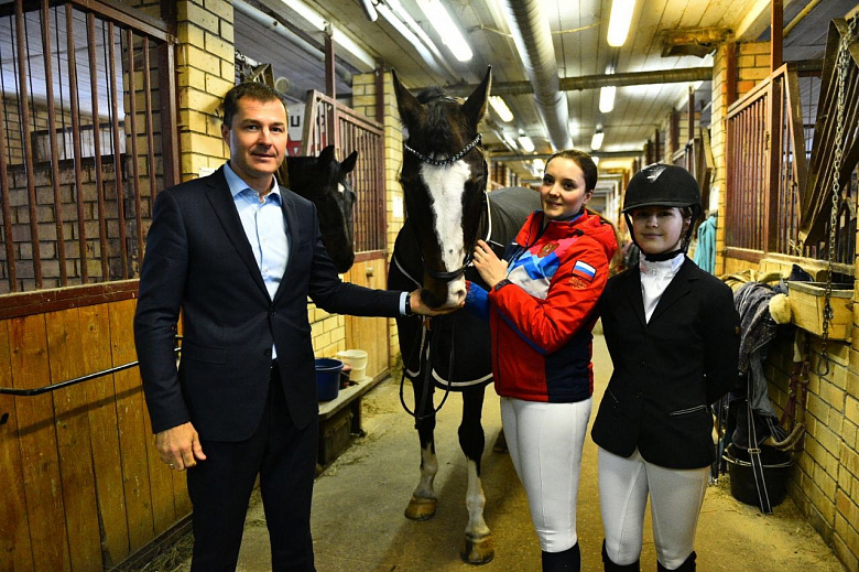 Эксперты проверили состояние лошадей в конноспортивной школе