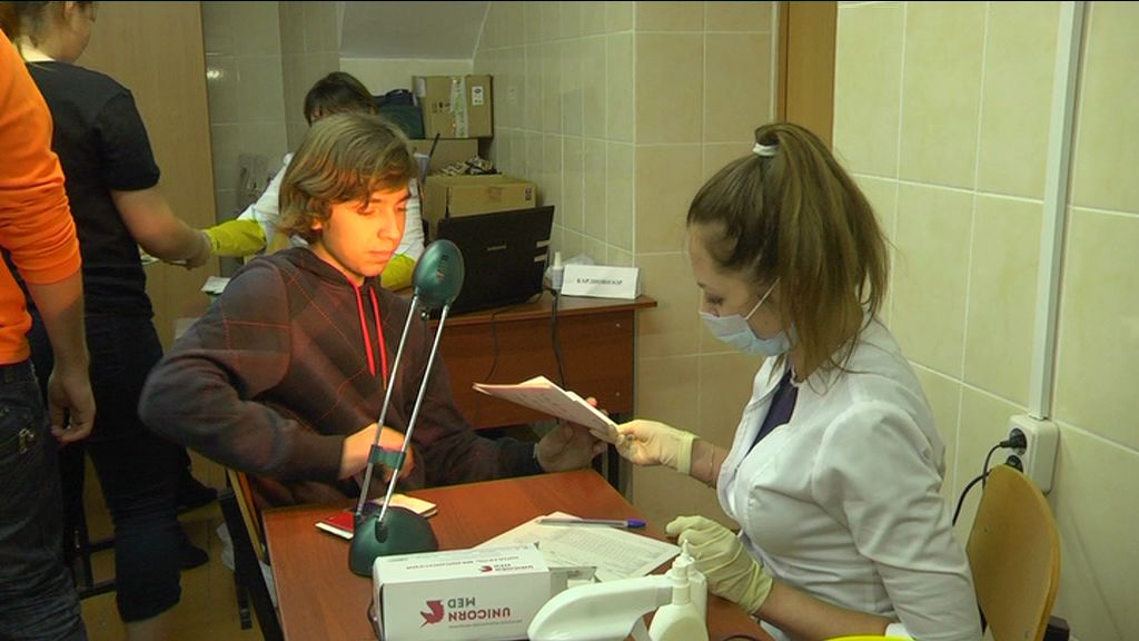 Учителей и студентов отправили на прием к медикам: в регионе стартовал молодежный проект