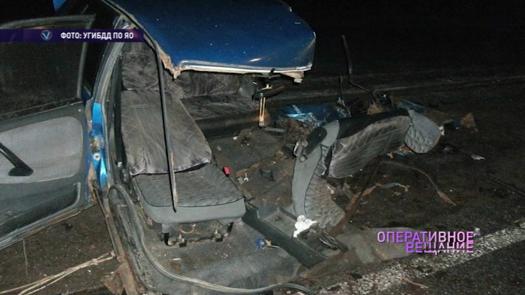 Под Переславлем многотонная фура смяла легковушку