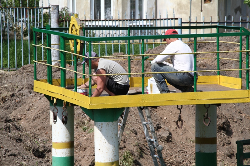 В Рыбинске по программе “Решаем вместе” благоустраивают детский парк в Переборах