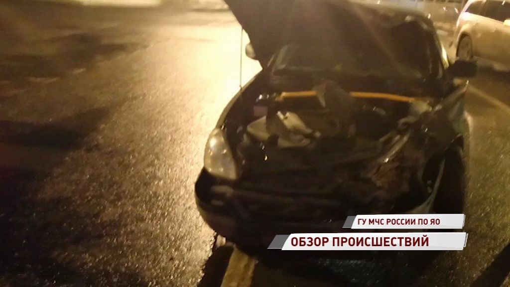 Две иномарки не разъехались на проспекте Авиаторов