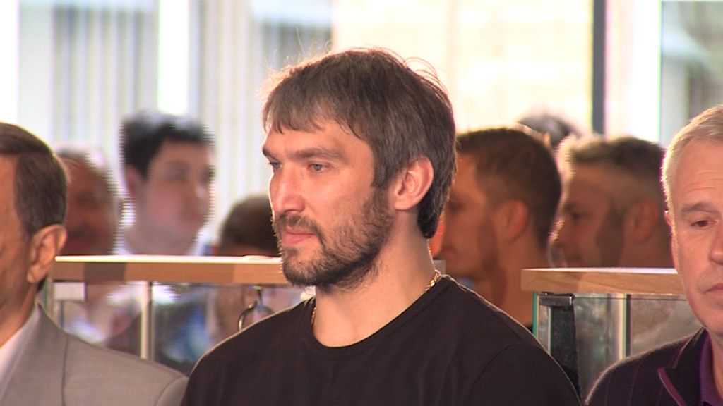 Воспитанники ярославского детского дома встретились с Александром Овечкиным