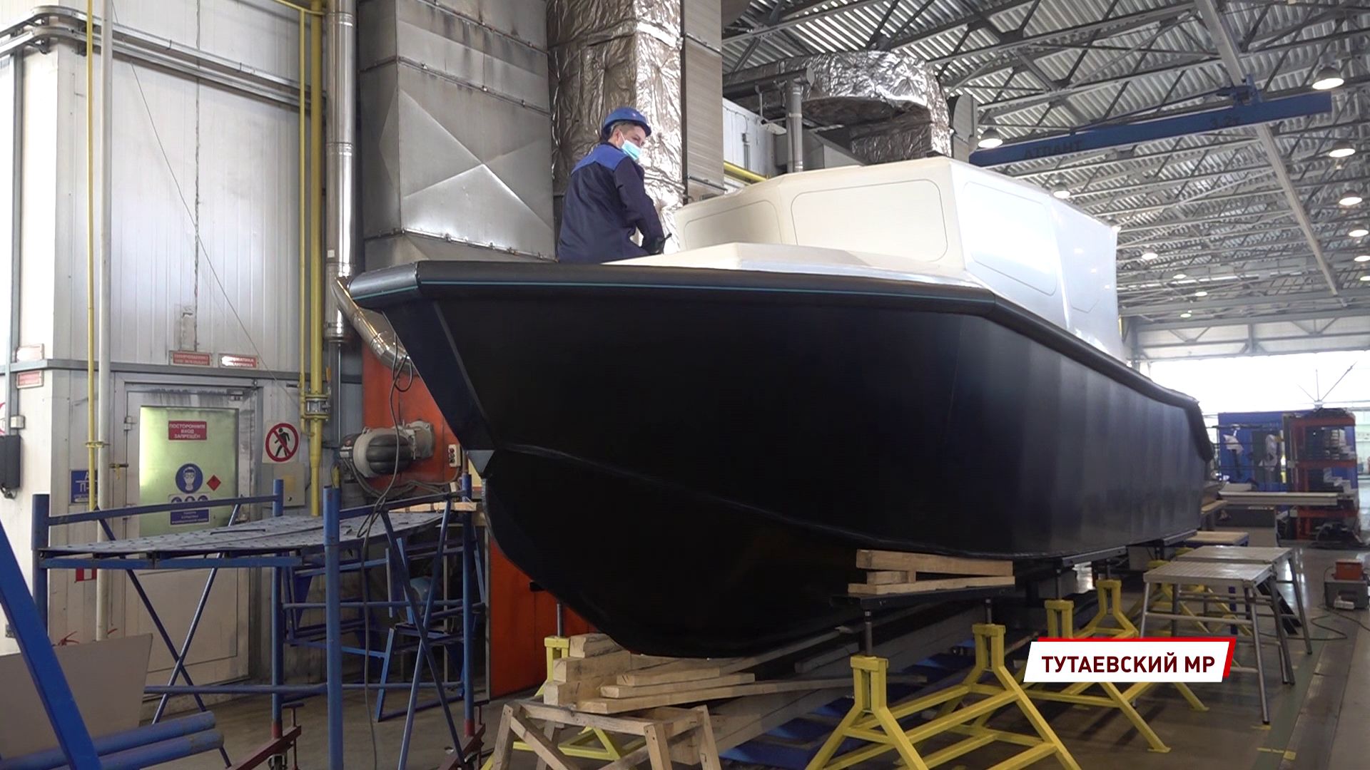 В Тутаеве строят катер из полиэтилена